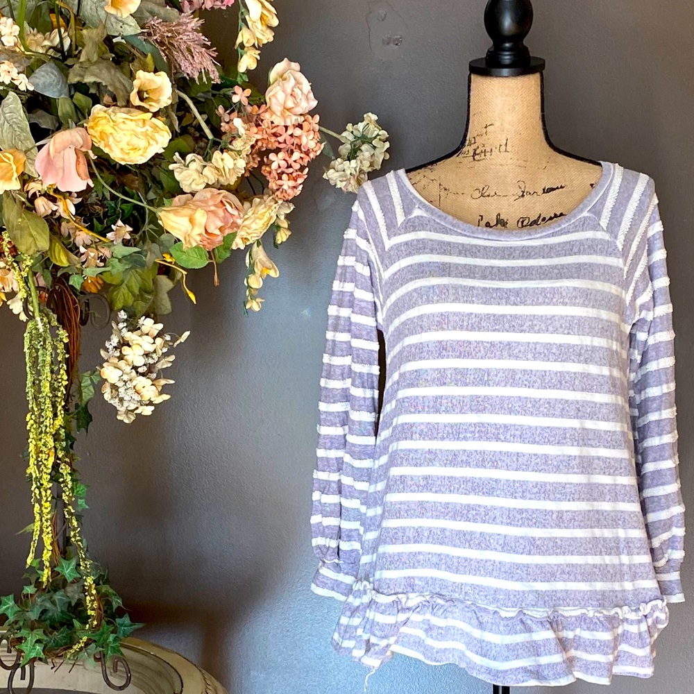 5/$20 Easel stripped grey and white tunic medium
